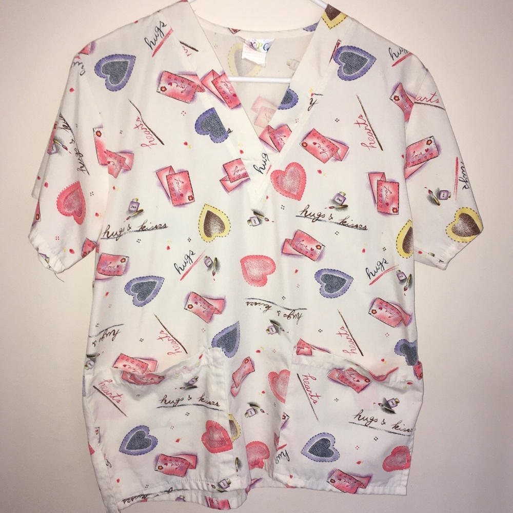 🍍3/$22 Scrub shirt EXPO Valentine’s Day love top